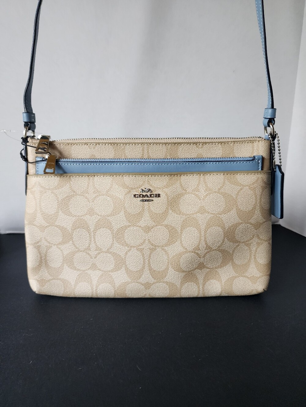 SOLD✨️NWT✨️ Coach Signature East West Pop Crossbody With Pouch, 2017, $228 MSRP - Picture 1 of 9